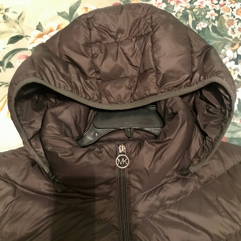 Michael Kors Olive Packable  Down Puffer - Picture 4 of 8